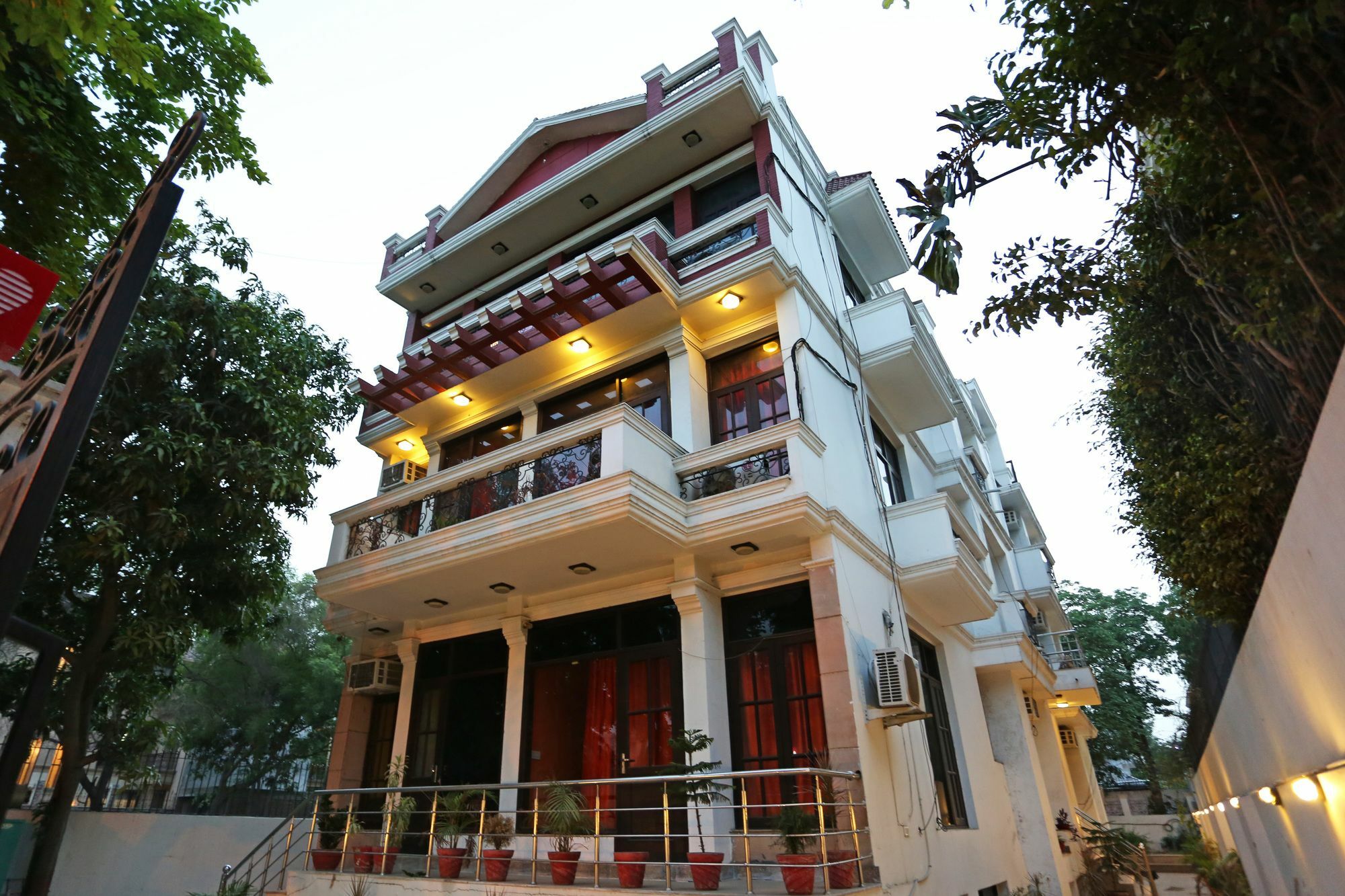 Oyo Townhouse 330 Mg Road Metro Station Hotel Gurgaon Exterior photo