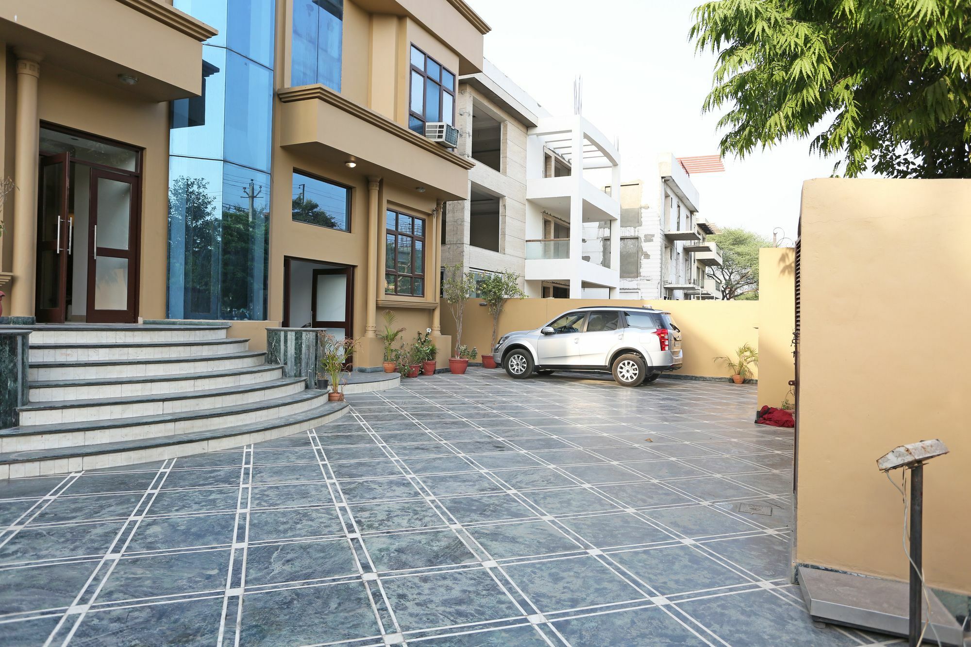 Oyo Townhouse 330 Mg Road Metro Station Hotel Gurgaon Exterior photo