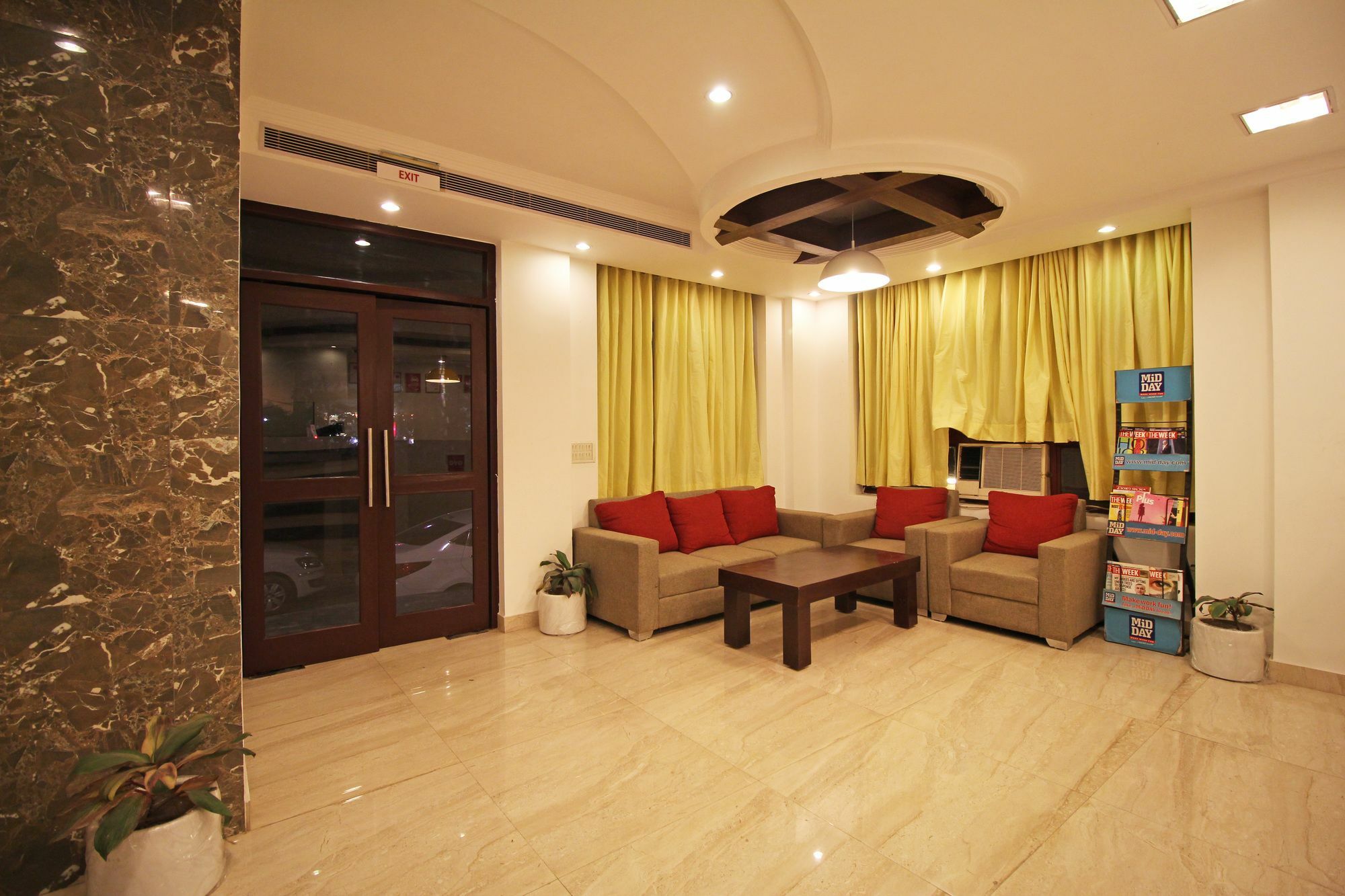 Oyo Townhouse 330 Mg Road Metro Station Hotel Gurgaon Exterior photo