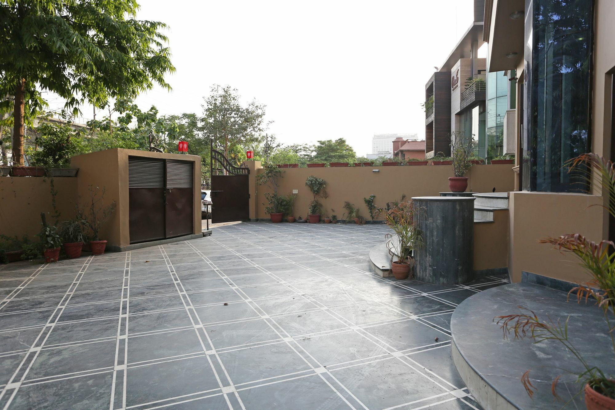 Oyo Townhouse 330 Mg Road Metro Station Hotel Gurgaon Exterior photo